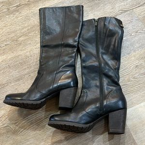 Women’s Black boots